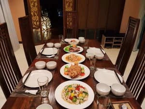 thumbnail: Family dining