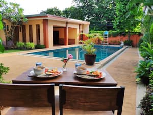 thumbnail: Outdoor dining
