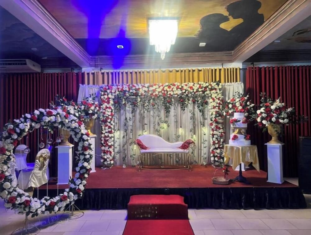Banquet hall