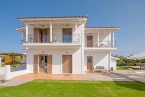 thumbnail: Front of property