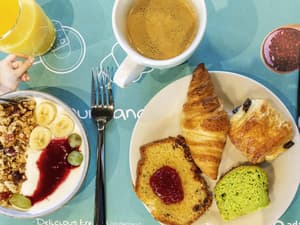 thumbnail: Breakfast area
