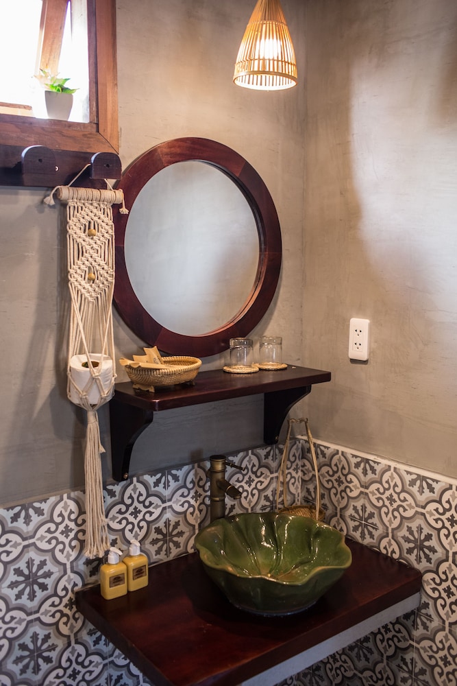 Bathroom amenities