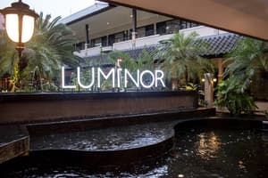 thumbnail: Interior entrance