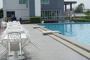 thumbnail: Outdoor pool