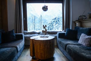 thumbnail: Interior entrance