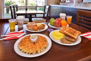 thumbnail: Breakfast area