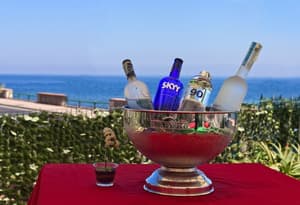 thumbnail: Outdoor dining