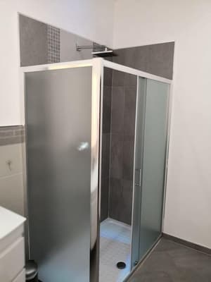 thumbnail: Bathroom shower