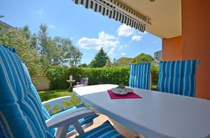 thumbnail: Outdoor dining