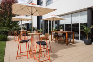 thumbnail: Bar (on property)