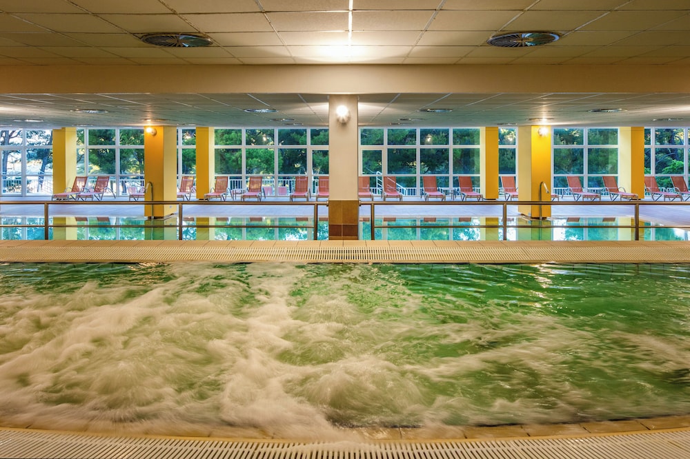 Indoor spa tub