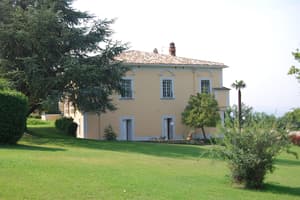 thumbnail: Front of property