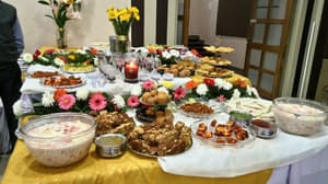thumbnail: Family dining