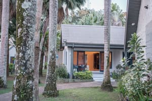 thumbnail: Exterior