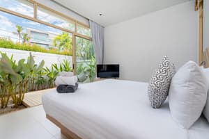 thumbnail: In-room dining