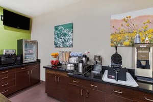 thumbnail: Breakfast area