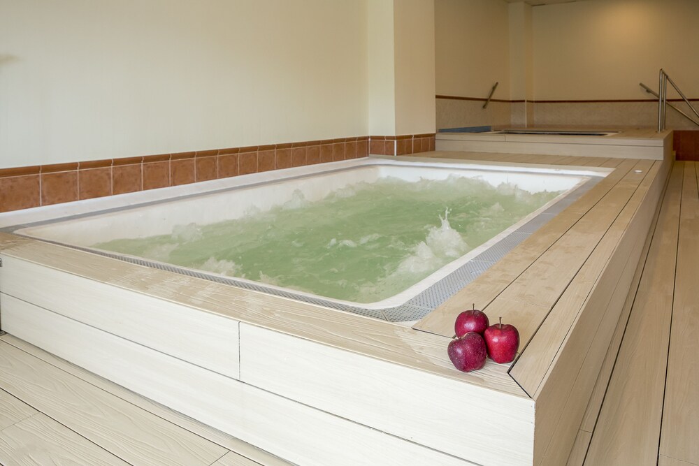 Swimming pool-spa