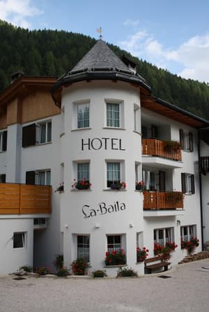 thumbnail: Exterior