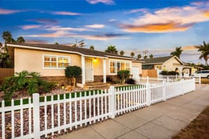 thumbnail: Front of property