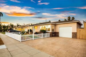 thumbnail: Front of property