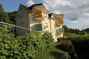 thumbnail: Front of property
