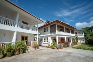 thumbnail: Exterior