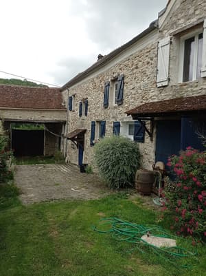 thumbnail: Front of property