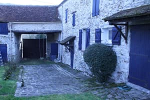 thumbnail: Courtyard