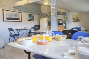 thumbnail: Breakfast area