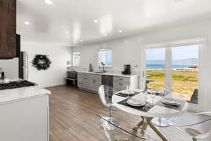 thumbnail: Dining room