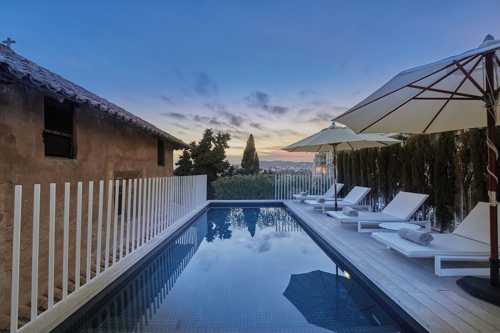 Rooftop pool