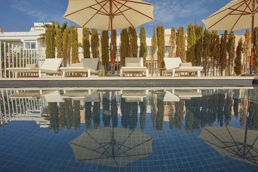 Rooftop pool