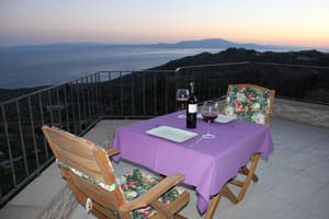 thumbnail: Outdoor dining