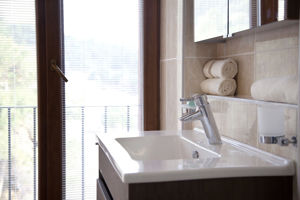 Bathroom sink