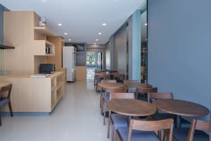 thumbnail: Restaurant