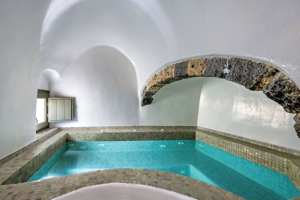 Private spa tub