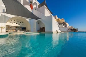 thumbnail: Poolside bar