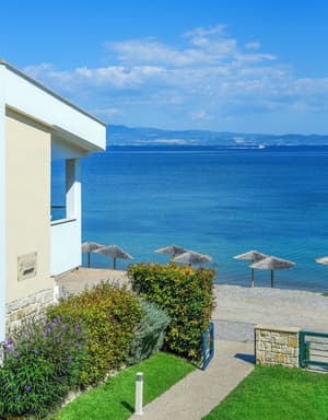 thumbnail: Balcony view