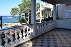 thumbnail: Exterior