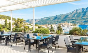 thumbnail: Poolside bar