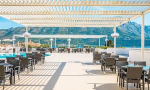 thumbnail: Poolside bar