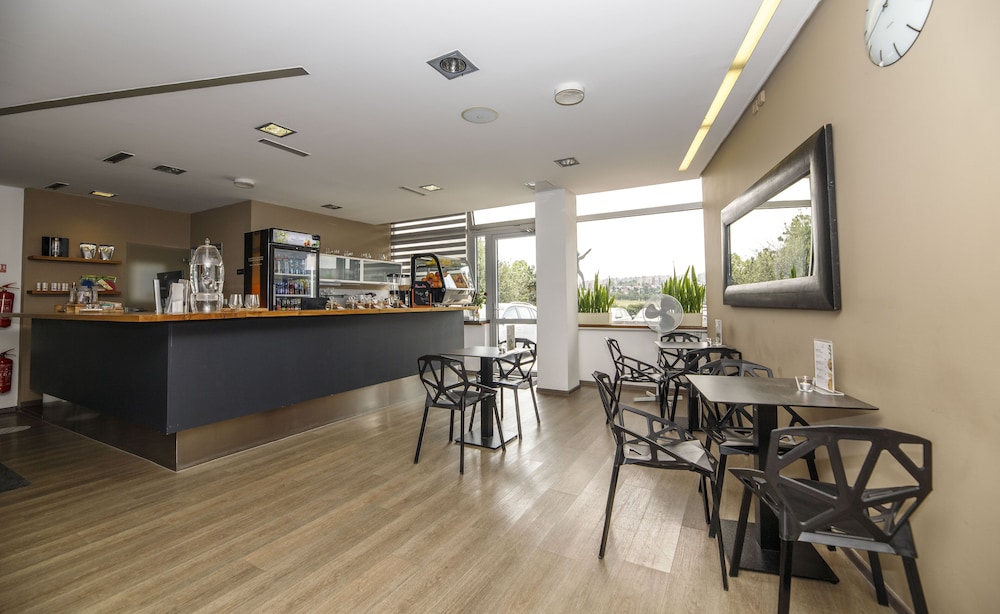 Poolside bar