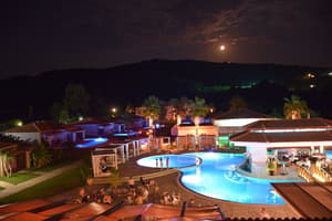thumbnail: Poolside bar