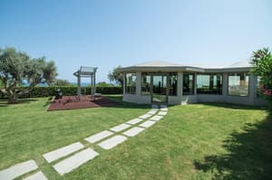 thumbnail: Exterior