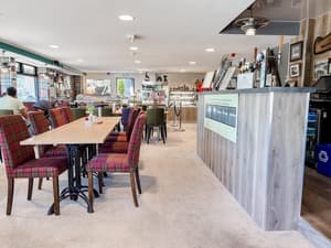 thumbnail: Bar (on property)