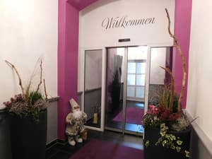 thumbnail: Interior entrance