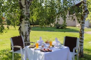 thumbnail: Outdoor dining