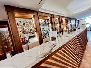 thumbnail: Bar (on property)