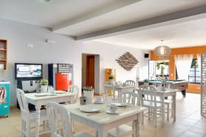 thumbnail: Bar (on property)