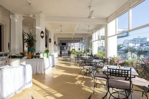 thumbnail: Restaurant